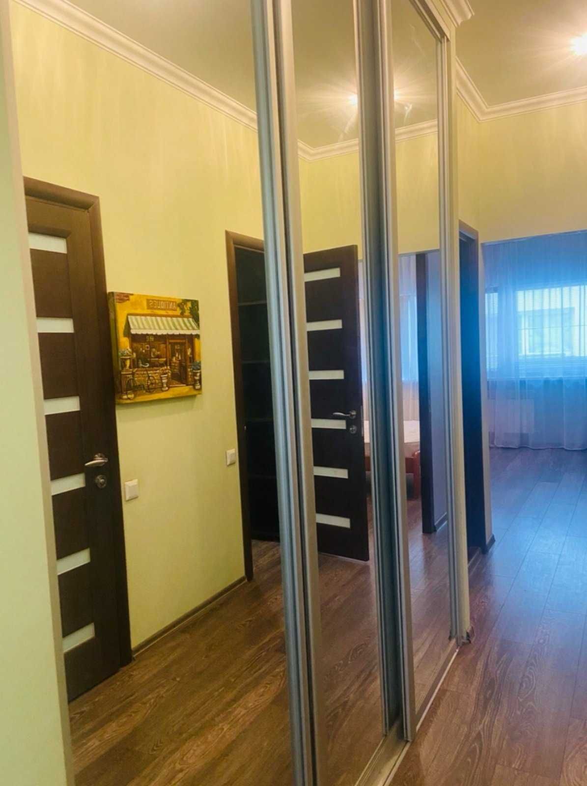 Продам 2 ком современную квартиру,  мебель техника  в Киевском районе