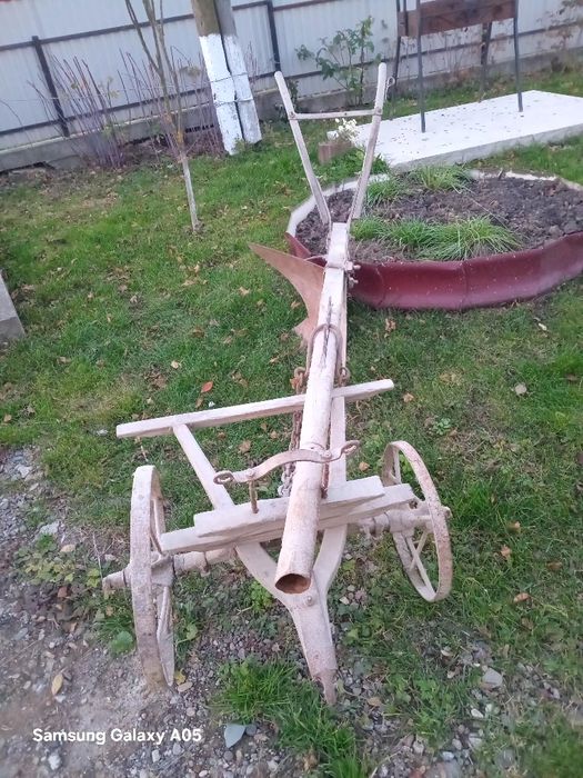 Продам старінний кінский плуг ,і сани