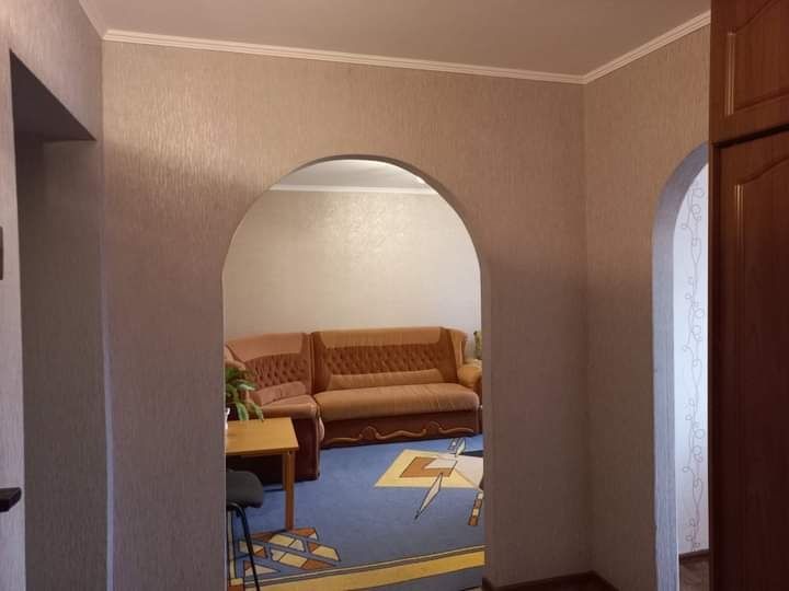 Продам 3-х кімнатну квартиру чешку в центрі міста