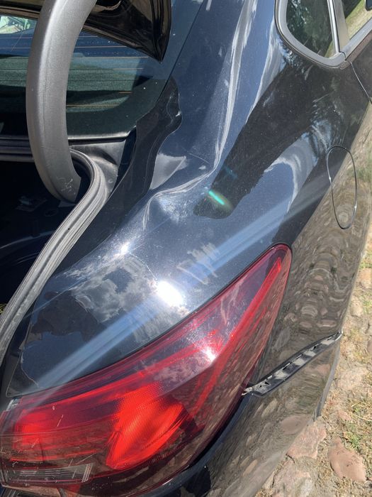 Opel astra sedan 2016- uszkodzony tył