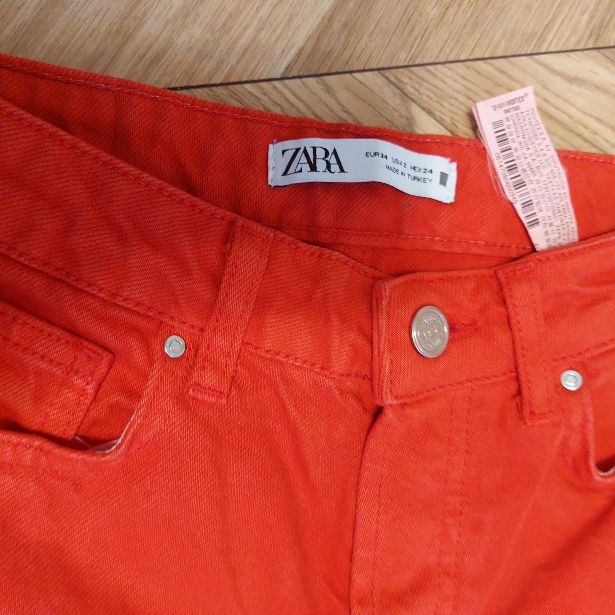 Dwie pary firmowych jeansów czerwone Zara i zielone H&M