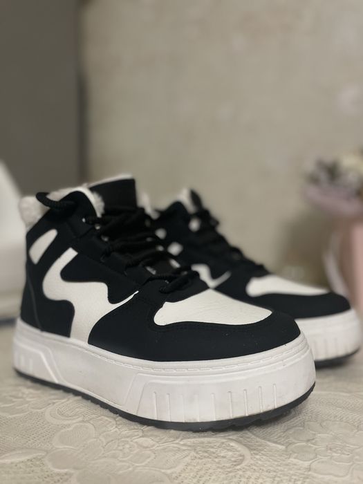 Зимове взуття жіноче