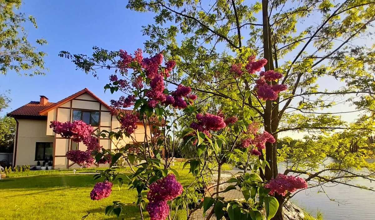 Продам ЛАКШЕРІ будинок 207 кв.м, Крюківщина, біля озера.