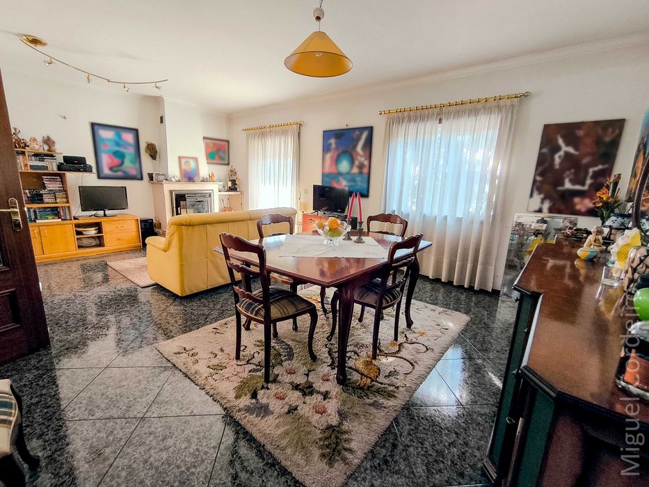 Moradia T4 de 3 frentes - Guifões, Matosinhos