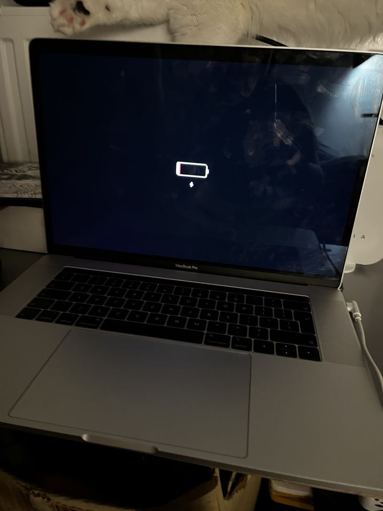 Sprzedam Macbook 15 pro 2018