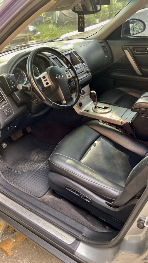 Продам Infiniti FX35