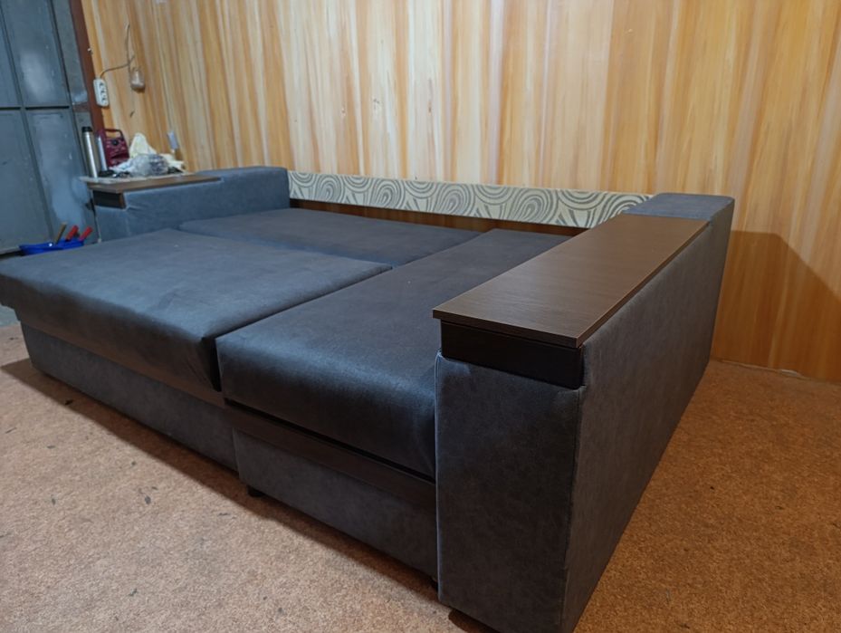 Продам угловой диван.