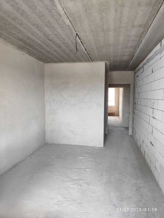 Продаж 3-х кімнатної квартири у зданому будинку