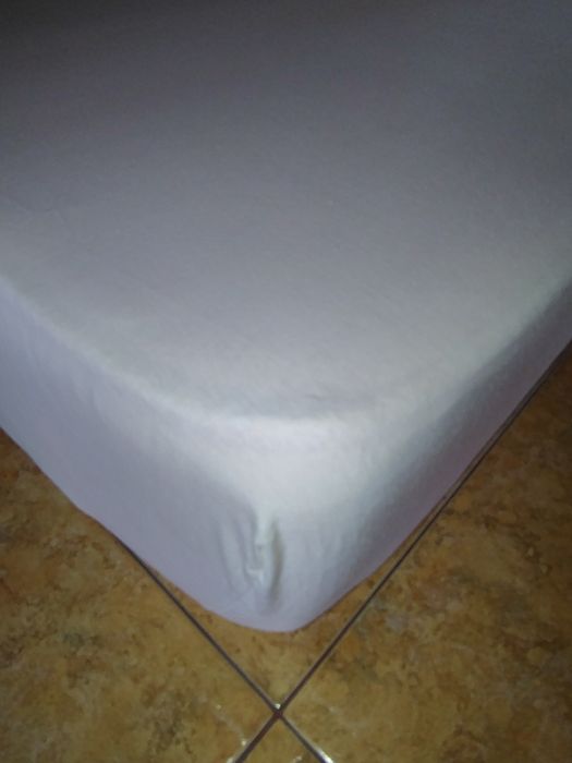 Простирадла на резинці  90,100,,140,160,180,200,220 /190,200