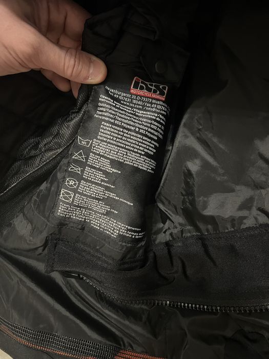 Жіноча мото-куртка в ідеальному стані Розмір S