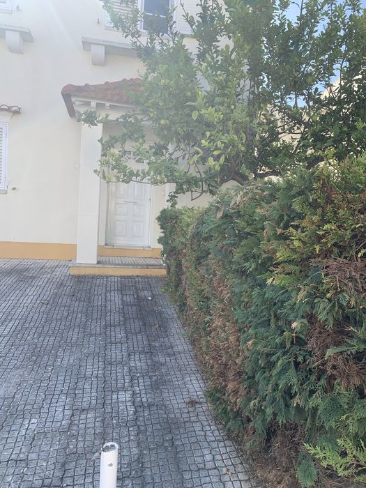 Quarto em moradia T4