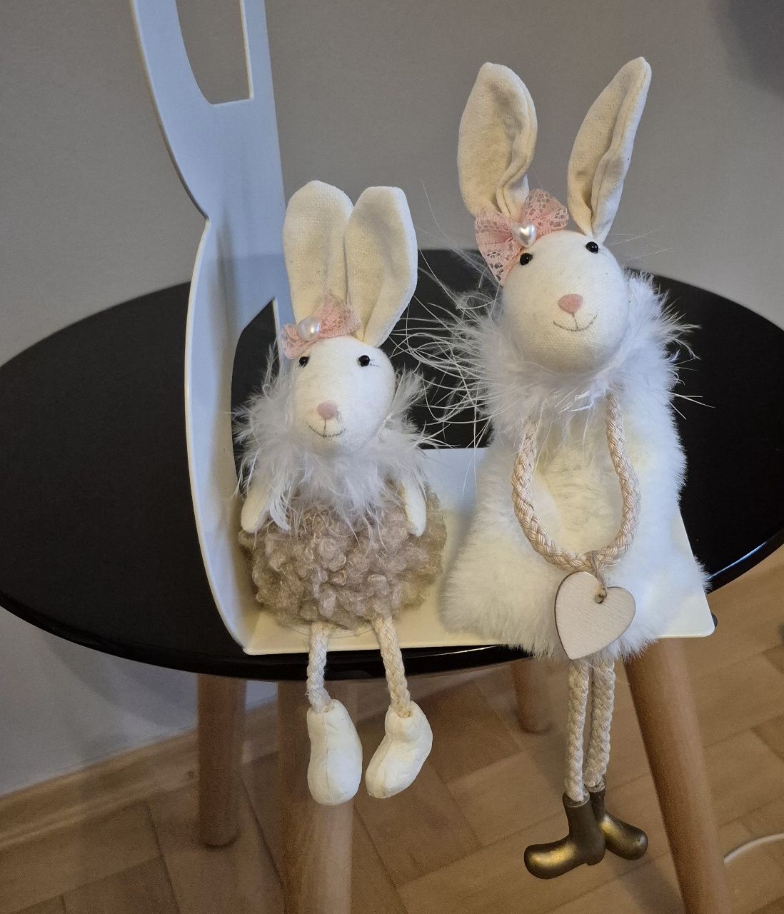 Dwa futerkowe króliczki