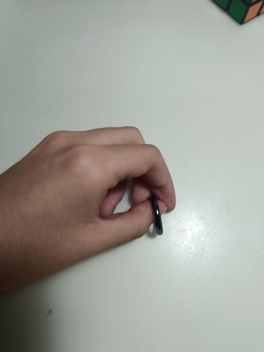 Anel cinzento escuro