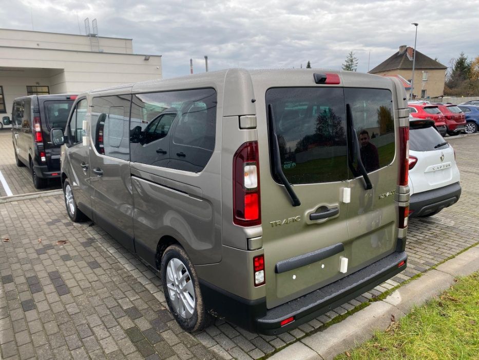 Wynajem Trafic Vivaro Bus 9 osobowy Wakacje Wypożyczalnia Busów 9 osób