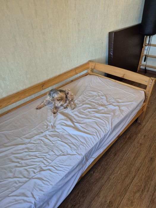 Кровать деревянная б/у.