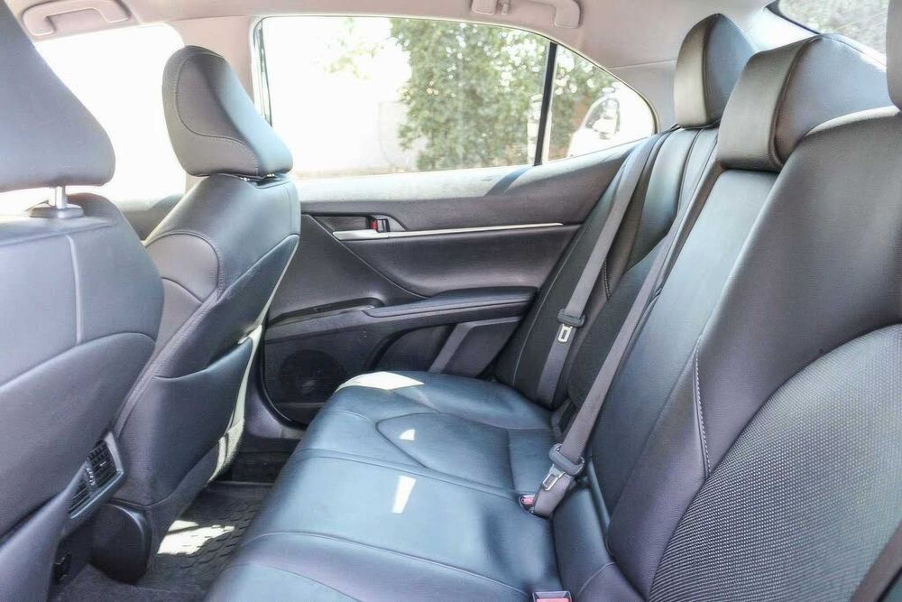 Toyota Camry Hybrid XLE      2024