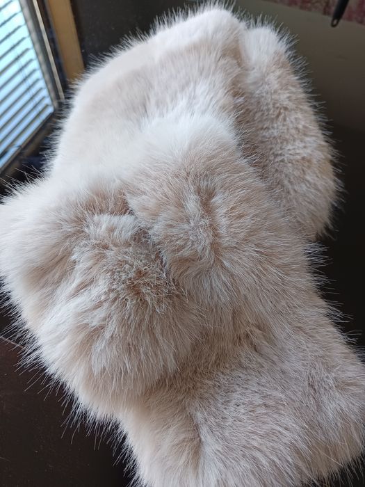 Estola de pêlo beje