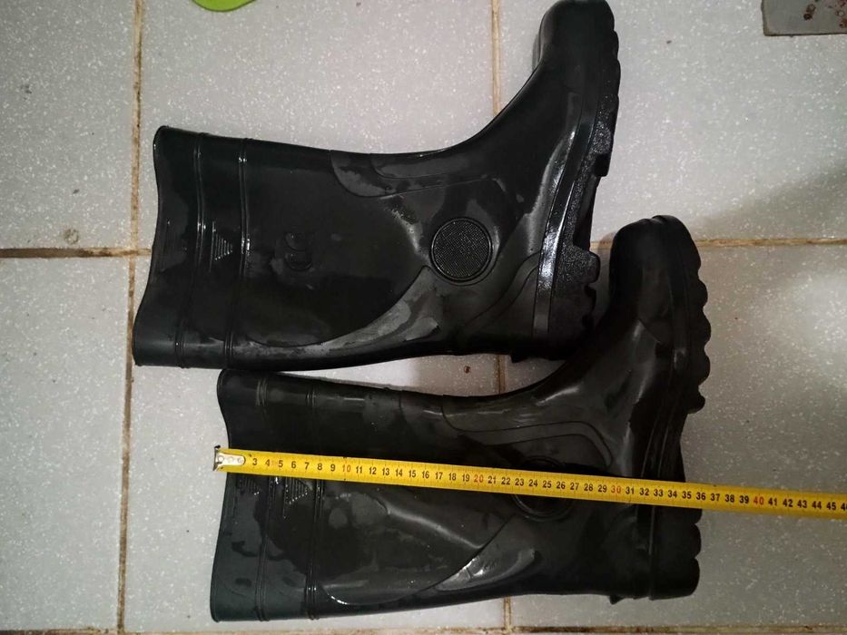 Чоловічі гумові чоботи. Надійні потужні величні і майже нові