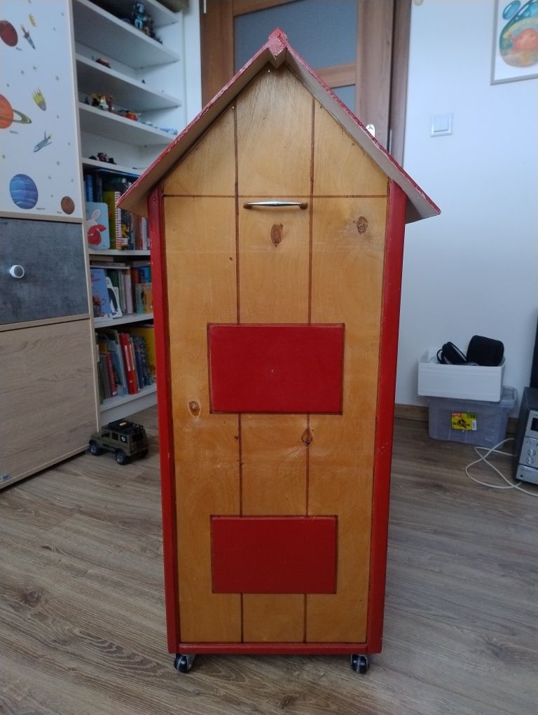 Domek dla lalek (drewniany)
