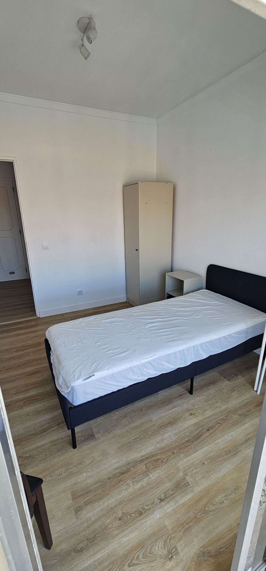 Alugo Quarto Solteiro ou Casal ou Amigos