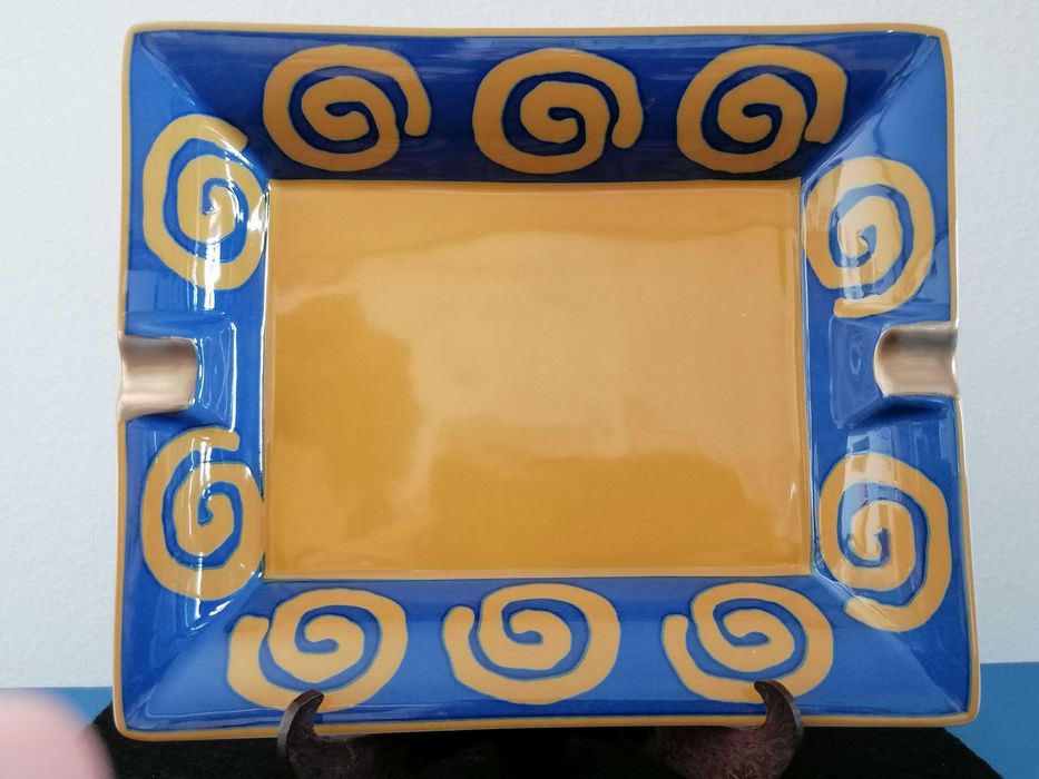 Cinzeiro retangular em loiça Limoges, França.
Collection L`ETHNIQUE