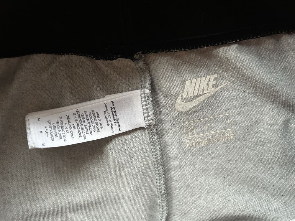 Nike nowe rozmiar M leginsy, dresy, spodnie dresowe.