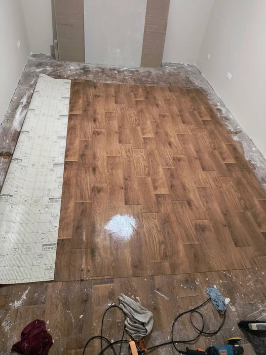 Продам лінолеум від забудовника