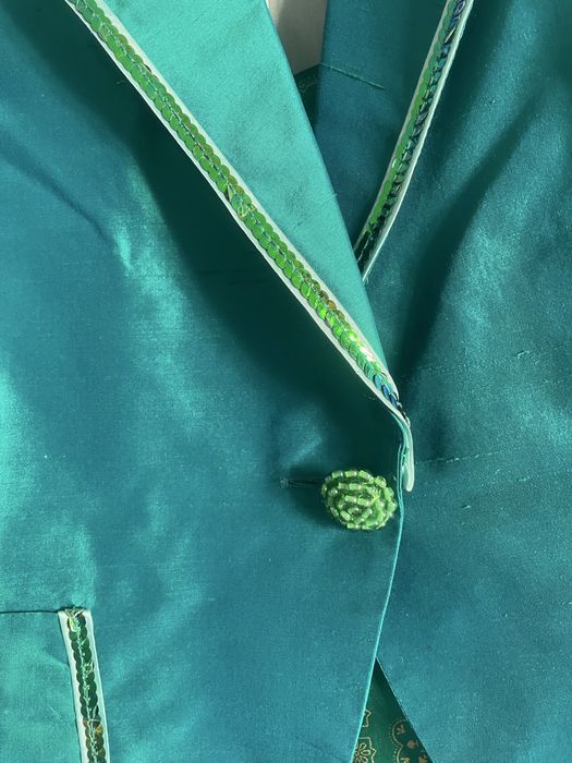 Fato, saia e casaco em seda, novo, verde