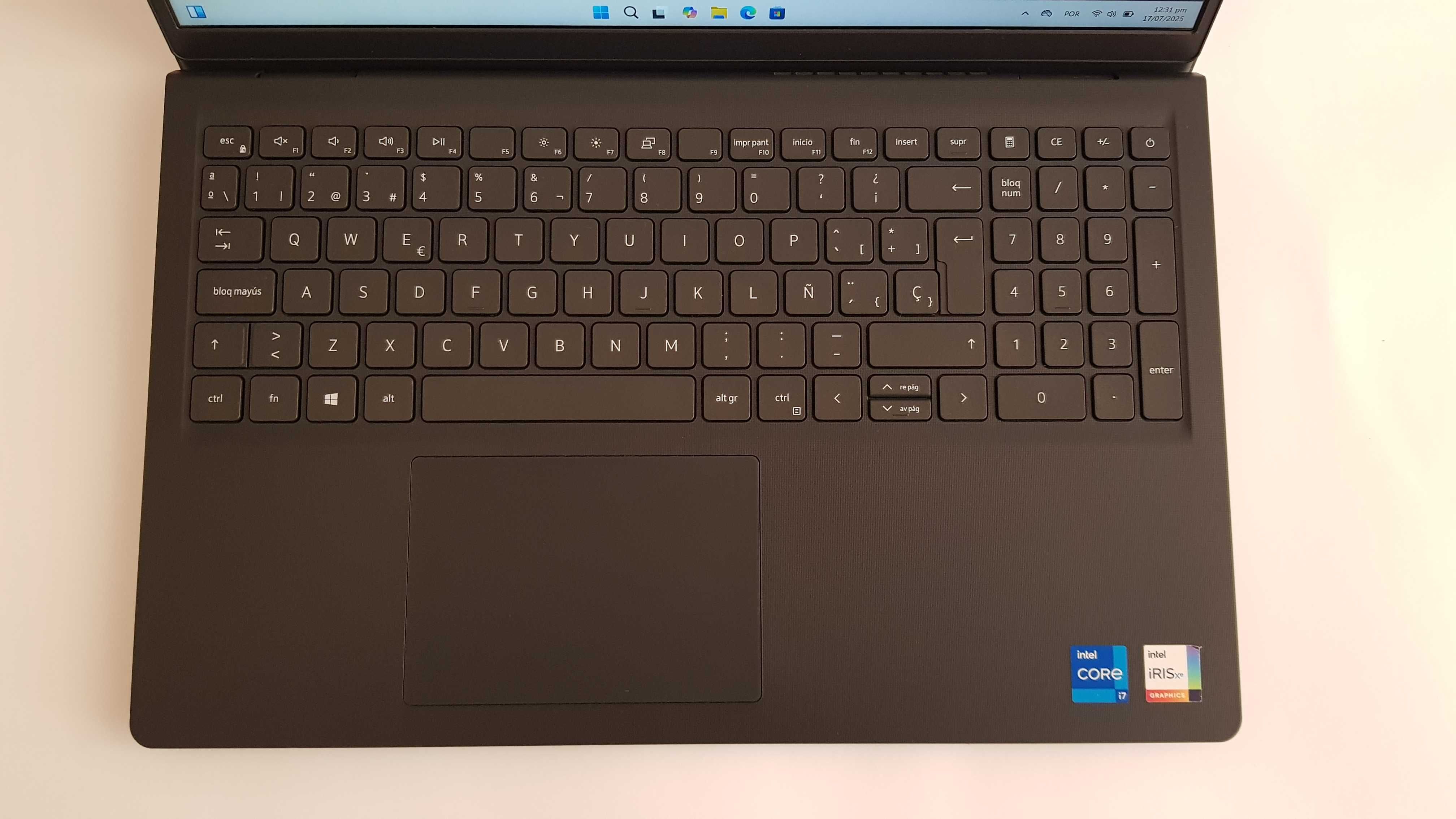 Portátil DELL VOSTRO 3510 I7 1165G7/16GB/512GB NVMe/15.6" Full HD