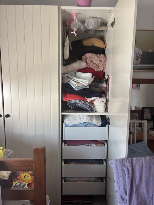 Roupeiro IKEA em bom estado.