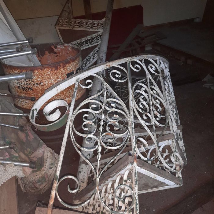 Escada vintage em bom estado só hoje 500€