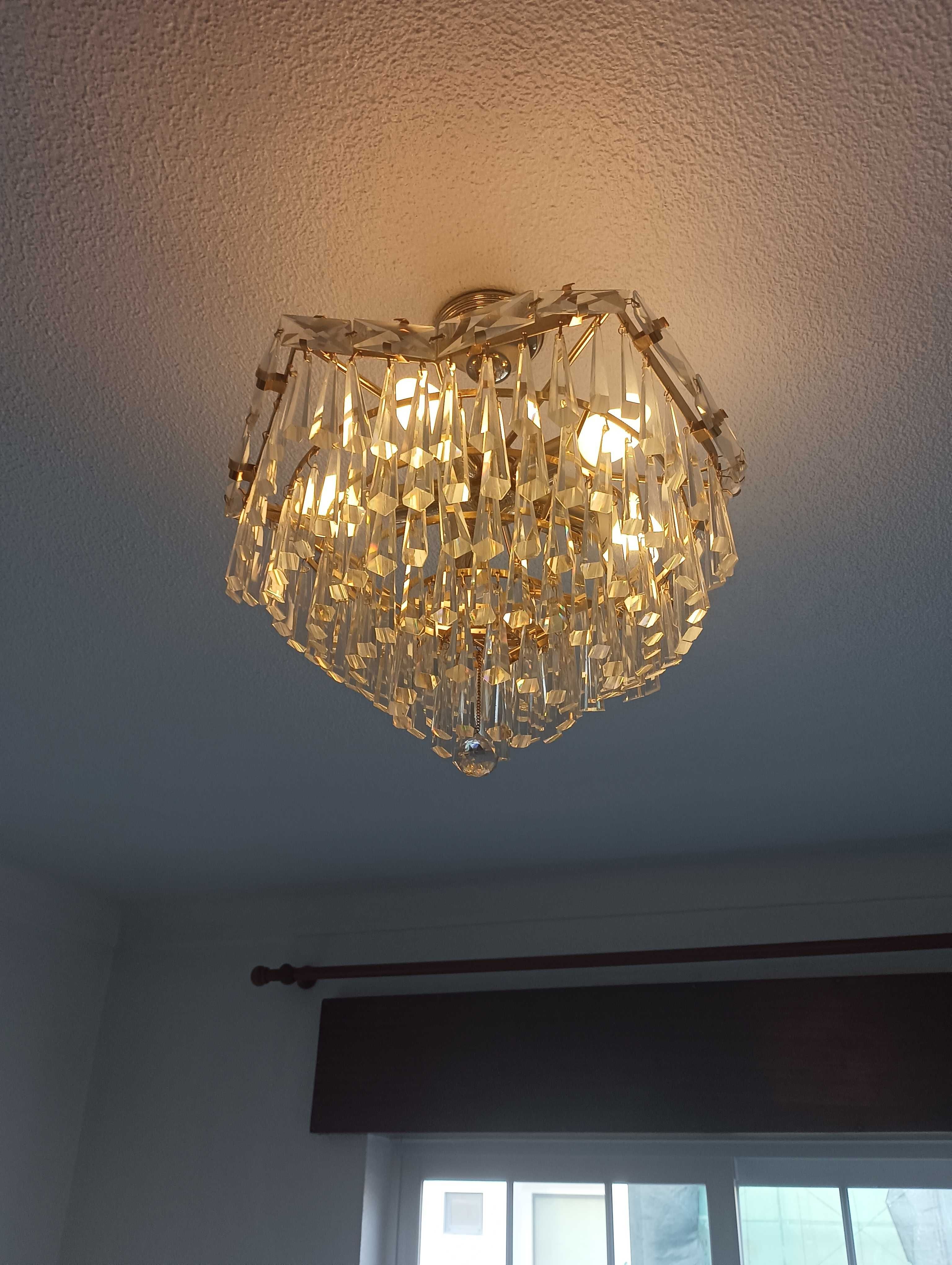 Lustre com cerca de 40 cm diâmetro