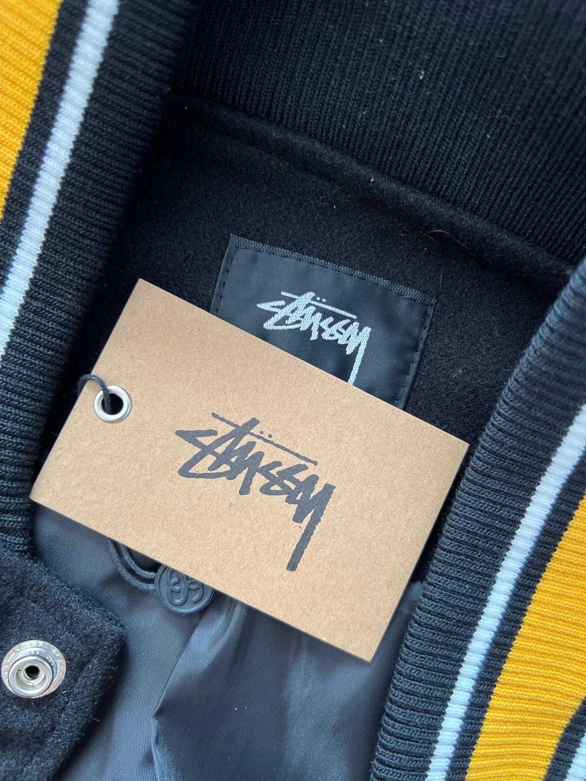 Kurtka czarna typu bejsbolówka Stussy