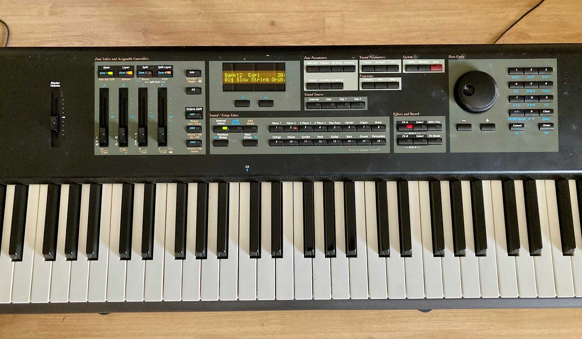 Piano Kurzweil PC2X com Orchestral Rom