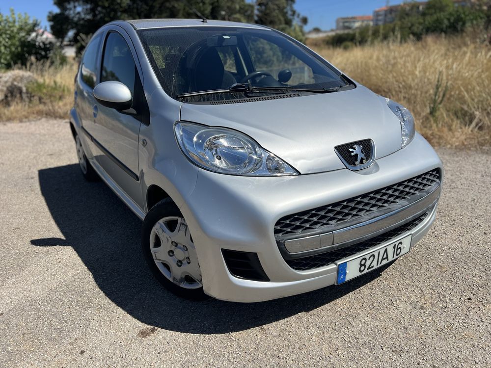 Peugeot 107 1.0 Trendy com AC de 2009, 5 portas, 4 lugares