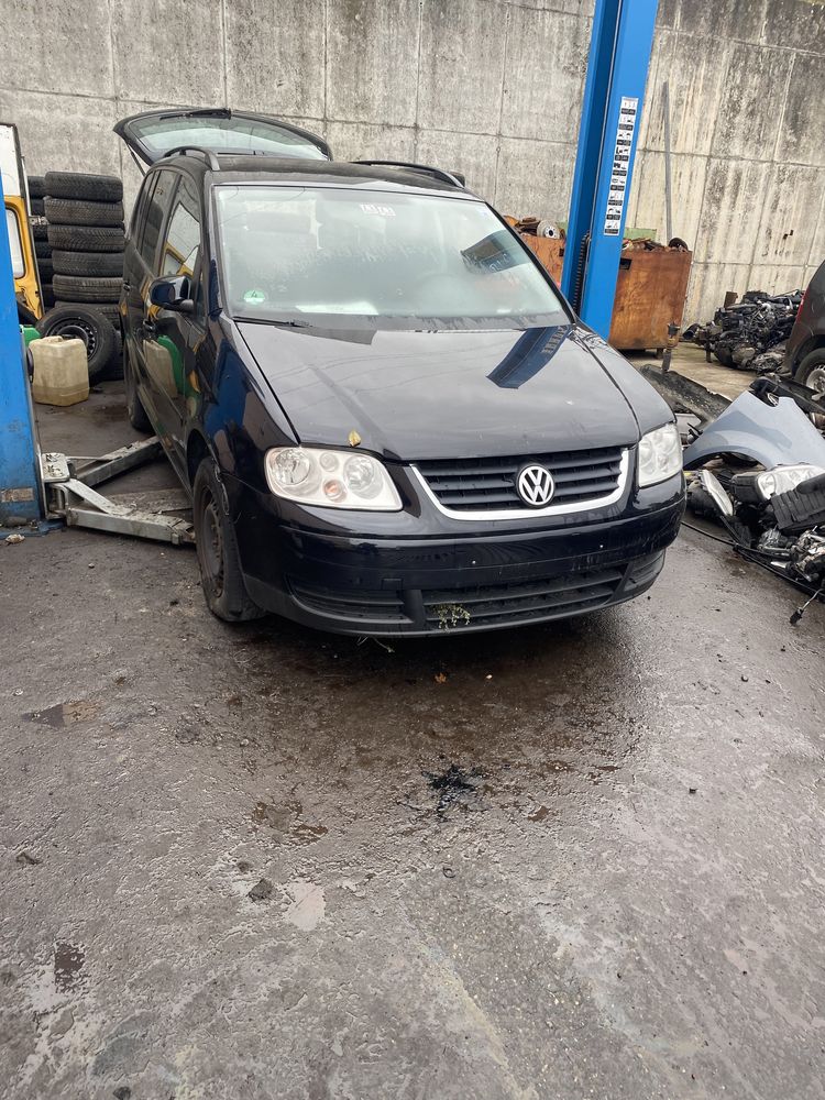 Шрот розборка запчастини VW Touran Пасат B6 туран гольф плюс 5 6 7