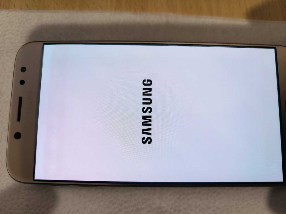 Смартфон Samsung Galaxy J7 J730F 3/32GB Gold