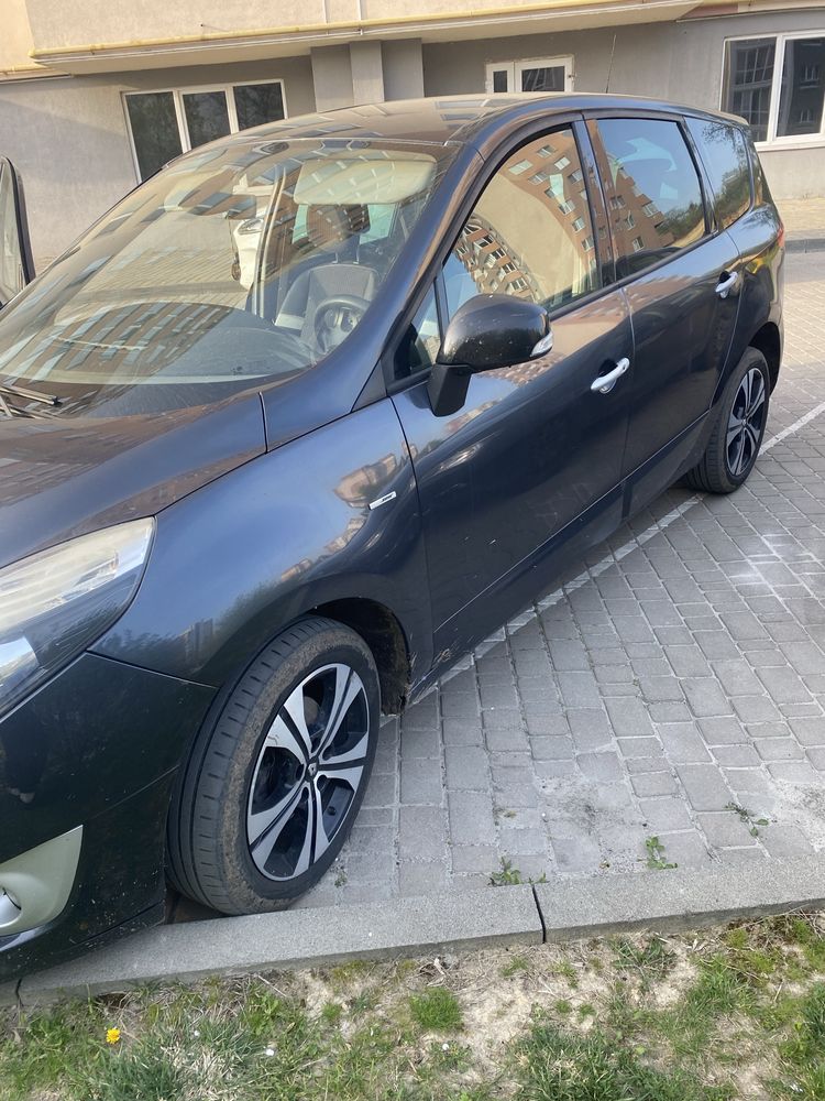 Renault Scenic 3 2011р 1,9 dti на Stage1 аку.(BOSE)