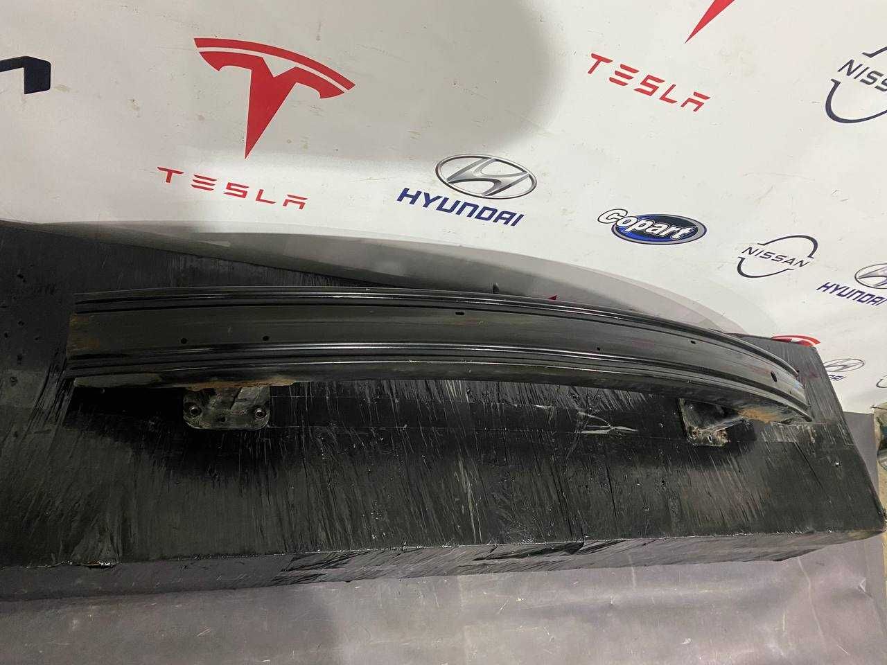 Підсилювач переднього бамперу Tesla Model S 2013-2015