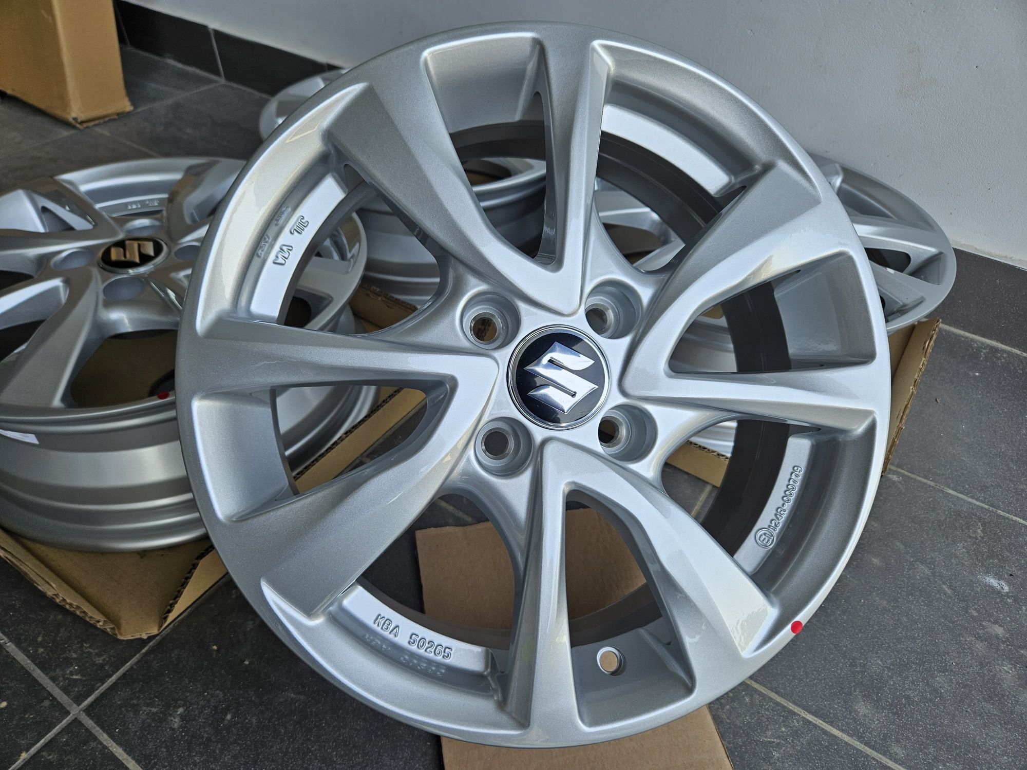 Suzuki Swift 15 Nowe 4x100 Baleno Ignis Splash Felgi Srebrne Alufelgi