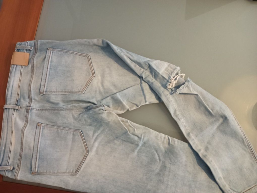 Calças de ganga 	Stradivarius nº 42	Bershka Denim nº 38