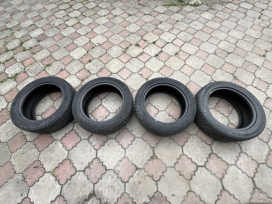 Шини зимові Hankook 215 55 17