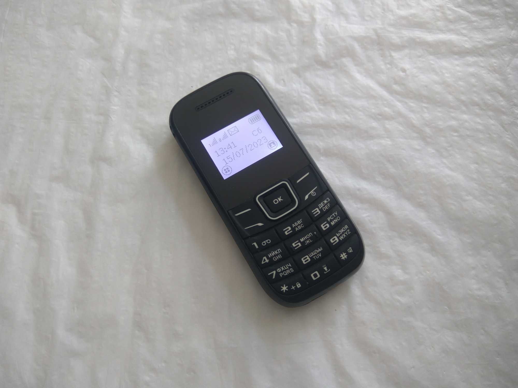 Продам Кнопочный Мобильный Телефон Nomi i144m