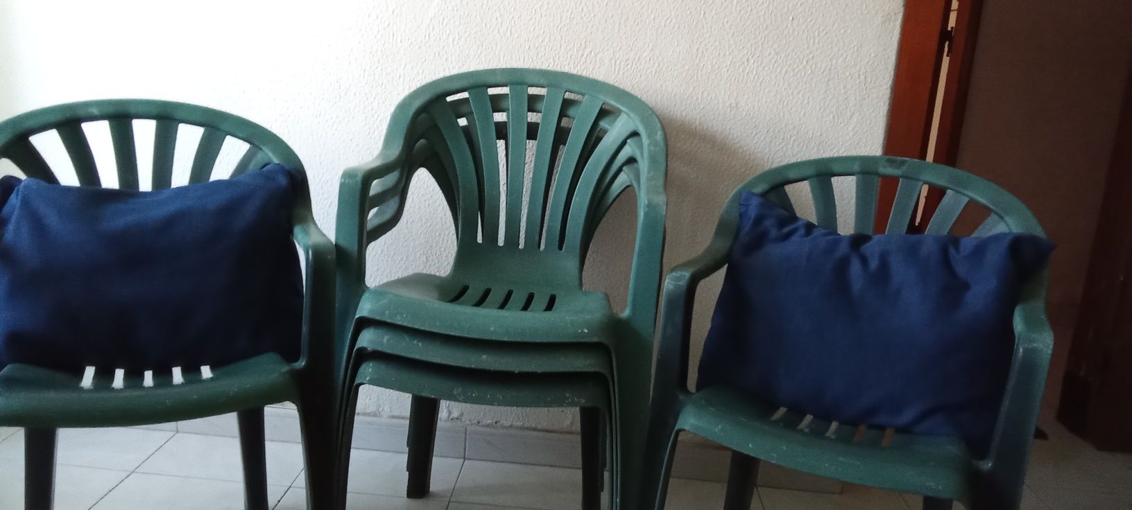Cinco Cadeiras para jardim