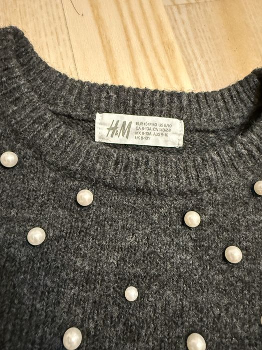 Ciepły sweter sweterek z ozdobnymi perełkami H&M rozm 134/140