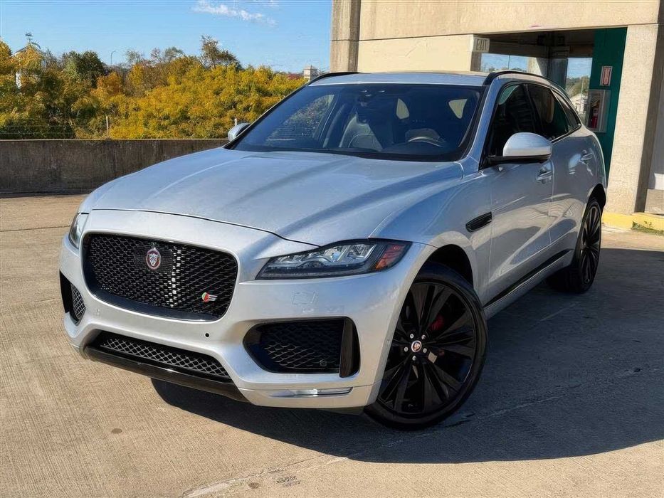 Jaguar F-PACE S      2019