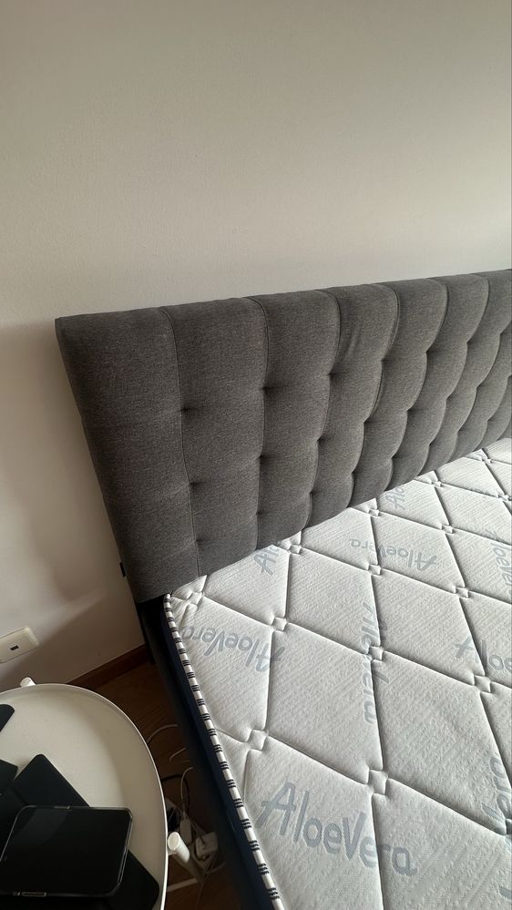 Cama e colchão Queen Size