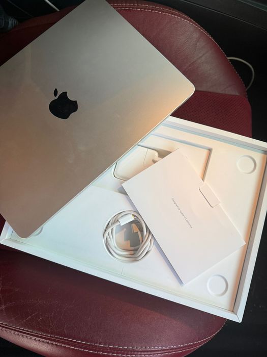 MacBook 2024 M3 16GB 256GB SSD