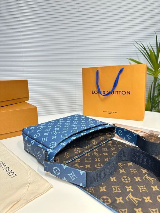 Сумка Louis Vuitton Damier Infini district