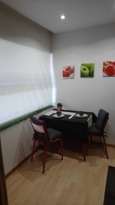 Arrenda-se T0 mobilado, lugar de garagem, junto Universidade, Aveiro